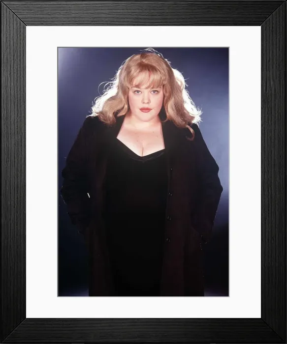Framed Print : Actress  /  TV Presenter Lisa Riley who stars in Emmerdale in 1999