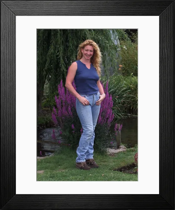 Framed Print : Charlie Dimmock TV Presenter Gardener July 1999 Pictured at the Watergarden in Framed Print : Charlie Dimmock TV Presenter Gardener July 1999 Pictured at the Watergarden in