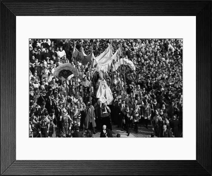 Framed Print : Roman Catholic Bishops carry Pope John xxiii past gathering crowds at St Peter Framed Print : Roman Catholic Bishops carry Pope John xxiii past gathering crowds at St Peter