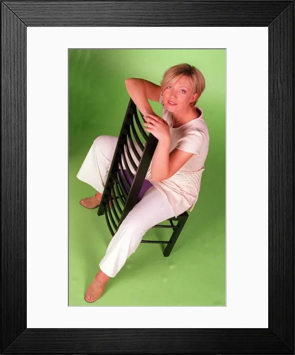 Framed Print : Kirsty Young TV Presenter Channel 5 sitting on chair wearing white trousers looking up Framed Print : Kirsty Young TV Presenter Channel 5 sitting on chair wearing white trousers looking up