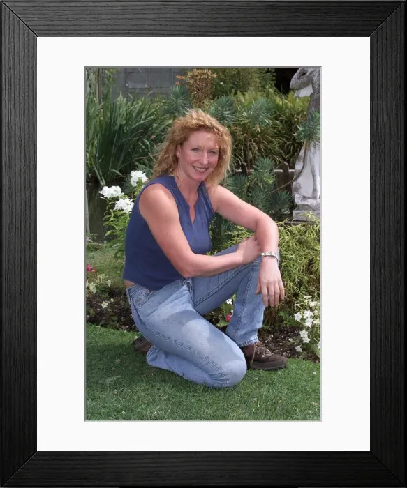 Framed Print : Charlie Dimmock TV Presenter Gardener July 1999 Pictured at the Watergarden in