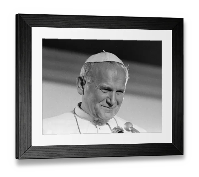 Framed Print : Pope John Paul II returns to Poland for an official visit 1979 Framed Print : Pope John Paul II returns to Poland for an official visit 1979