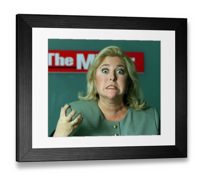 Framed Print : Vanessa Feltz TV Presenter in Mirror Editors office Feb 1999