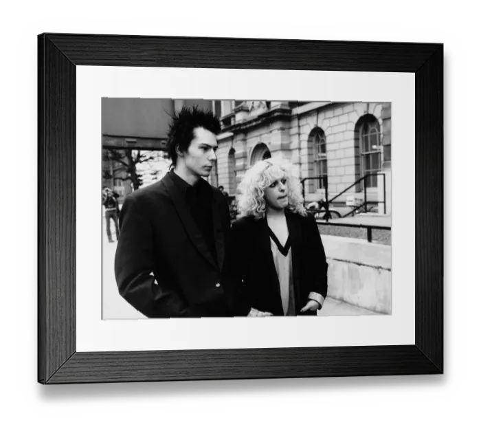 Framed Print : Sid Vicious Musician with Sex Pistols with Nancy Spungen at Marylebone magistrates court