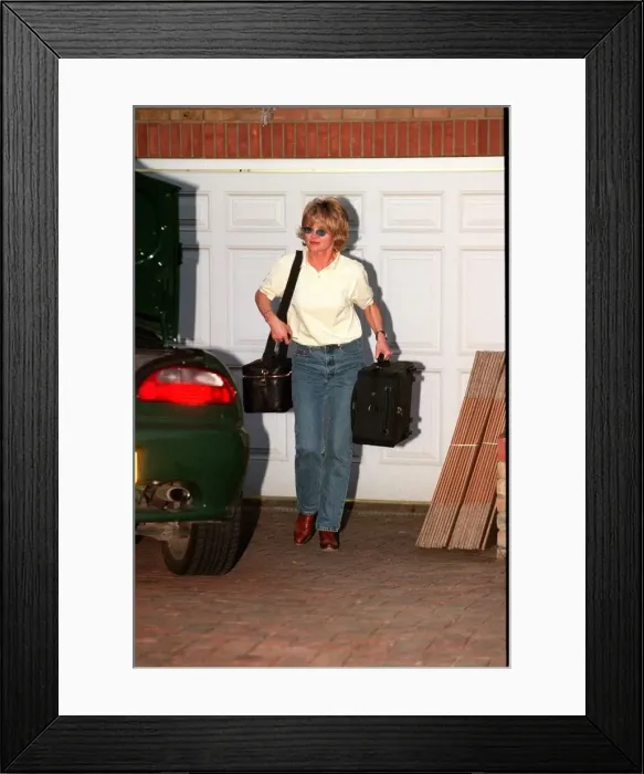 Framed Print : Anthea Turner TV Presenter moving house April 1999 with help from Grant Bovey 1999 Framed Print : Anthea Turner TV Presenter moving house April 1999 with help from Grant Bovey 1999