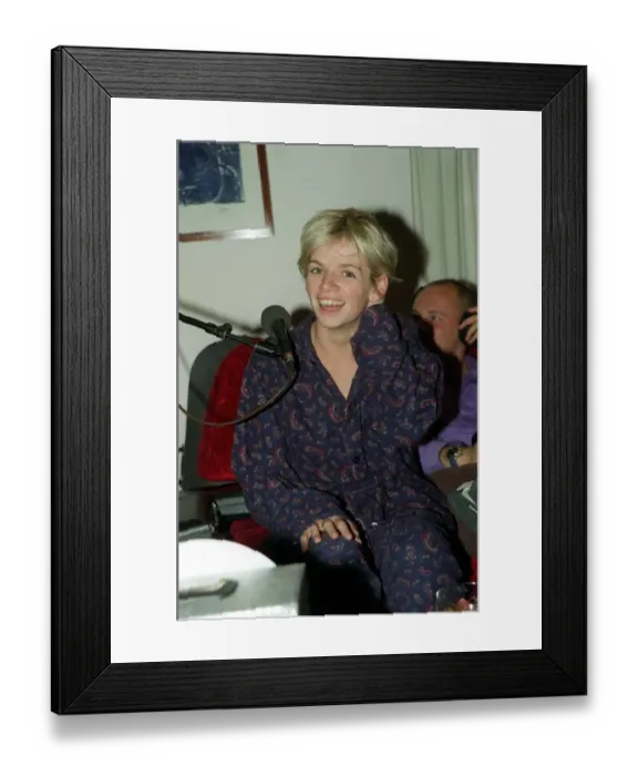Framed Print : Zoe Ball Radio  /  TV Presenter October 1998 Presenting her radio 1 breakfast show