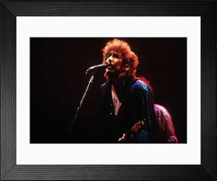 Framed Print : Bob Dylan singer in concert at Wembley Arena Framed Print : Bob Dylan singer in concert at Wembley Arena