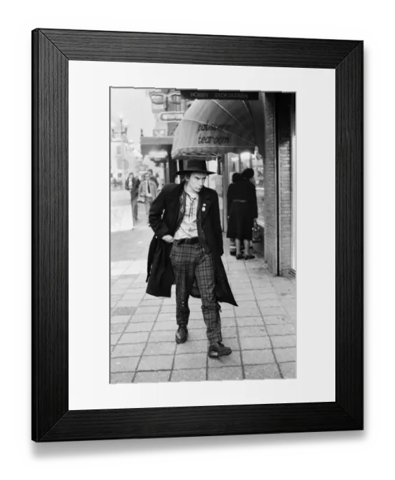 Framed Print : Johnny Rotten of Punk band The Sex Pistols in Holland January 31st 1977 Framed Print : Johnny Rotten of Punk band The Sex Pistols in Holland January 31st 1977