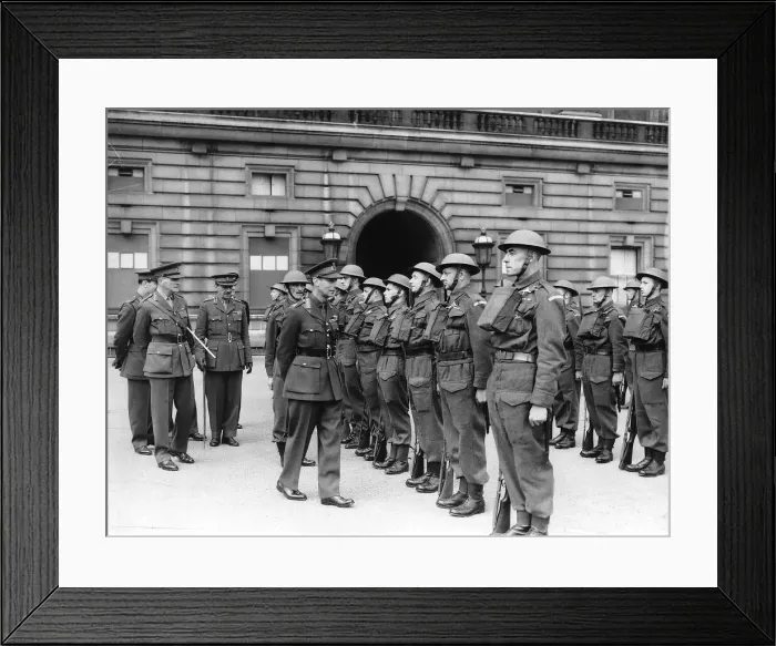 Framed Print : King George VI inspecting Home Guard at Buckingham Palace 1941 WW2 Framed Print : King George VI inspecting Home Guard at Buckingham Palace 1941 WW2