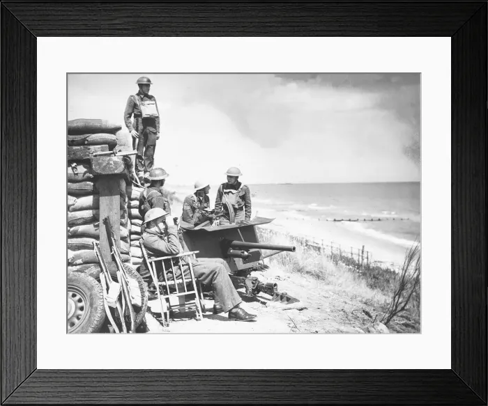 Framed Print : WW2 Anti-Tank Crew July 1940 Defences of the East Coast of Britain on guard