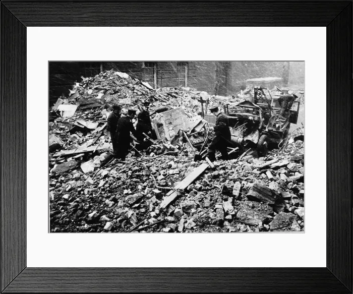 Framed Print : WW2 Rescue workers search rubble Dec 1940 of a building in City Road London Framed Print : WW2 Rescue workers search rubble Dec 1940 of a building in City Road London