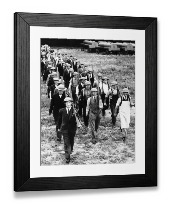 Framed Print : Col WM Tickler marches his Home Guard unit June 1940 through Maidenhead. WW2