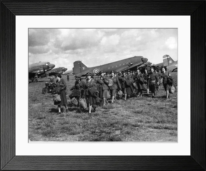 Framed Print : WW2 - June 1945 An ATS section of the 137th mixed heavy Ack-Ack Regiment arriving in Framed Print : WW2 - June 1945 An ATS section of the 137th mixed heavy Ack-Ack Regiment arriving in