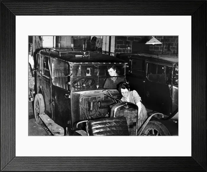 Framed Print : Taxis being repaired by women at the London General Cab Company during WW2 1944 Framed Print : Taxis being repaired by women at the London General Cab Company during WW2 1944