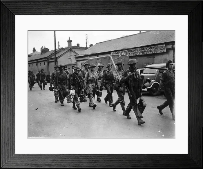 Framed Print : WW2 commandos in raid on Dieppe France Aug 42 Framed Print : WW2 commandos in raid on Dieppe France Aug 42