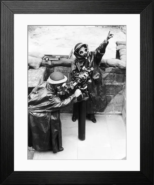 Framed Print : ATS women wearing full gas equipment train on range finders at a London gun site during