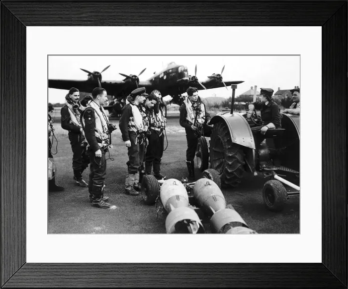 Framed Print : WW2 WaF Auxiliary Air Force driver discusses the arming of a bomber with its crew