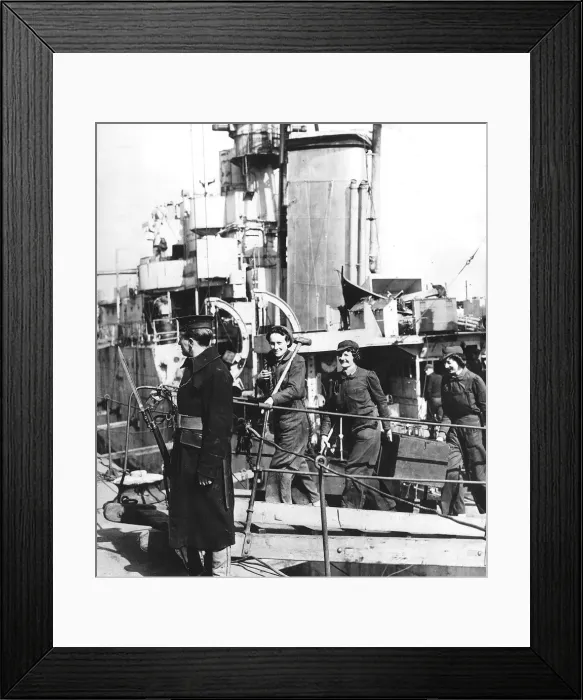 Framed Print : WW2 Women dockyard workers WW2 Framed Print : WW2 Women dockyard workers WW2