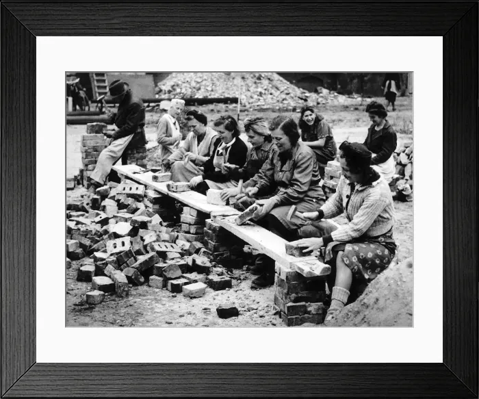 Framed Print : German women recycle bricks to help rebuild Berlin after WW2 Framed Print : German women recycle bricks to help rebuild Berlin after WW2