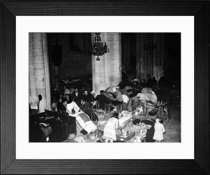 Framed Print : WW2 - Hundreds of refugees have been living in the aisles Framed Print : WW2 - Hundreds of refugees have been living in the aisles