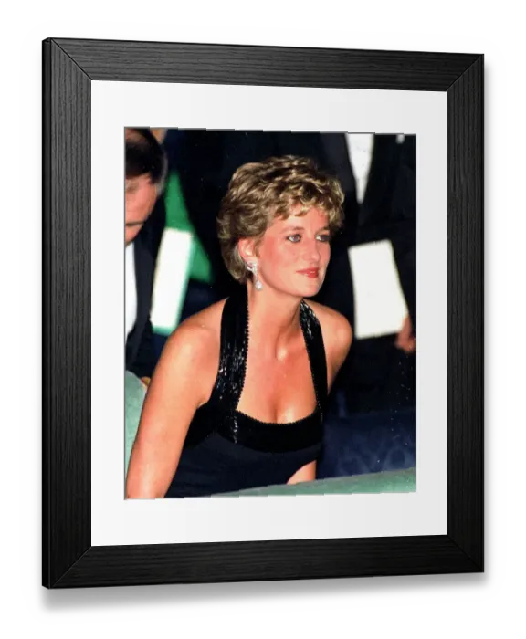 Framed Print : Princess Diana arrives for a UNESCO charity dinner at the Palace of Versailles near Paris