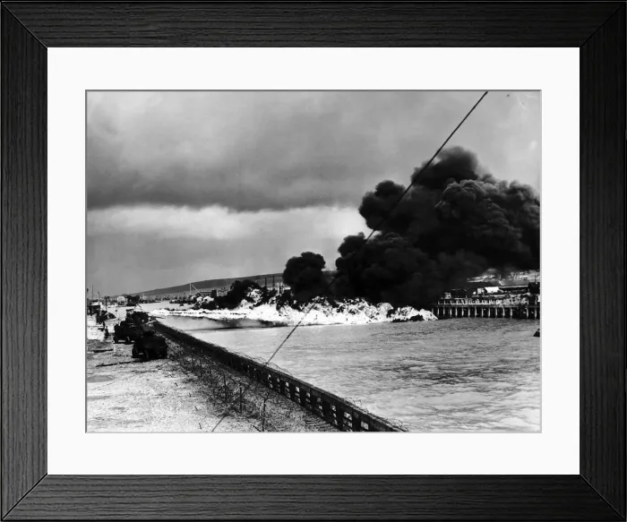 Framed Print : Heavy flame-throwers for the defence of the English Channel ports were capable of Framed Print : Heavy flame-throwers for the defence of the English Channel ports were capable of