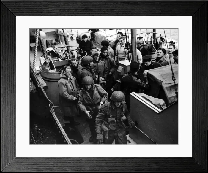 Framed Print : WW2 British paratroopers March 1942 after a night raid on a German radio Framed Print : WW2 British paratroopers March 1942 after a night raid on a German radio