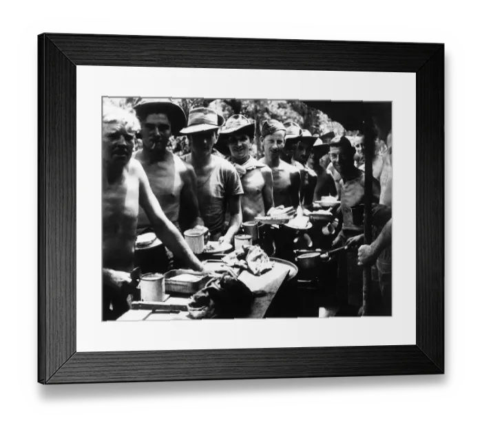 Framed Print : WW2 Crew of a 25 pounder on the Tiddim Road in Burma join the dinner queue L-R Framed Print : WW2 Crew of a 25 pounder on the Tiddim Road in Burma join the dinner queue L-R