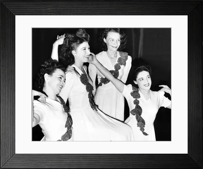 Framed Print : WW2 Ensa entertainers Nancy, Alma, Barbara & Mary who take part in twice a day concerts Framed Print : WW2 Ensa entertainers Nancy, Alma, Barbara & Mary who take part in twice a day concerts