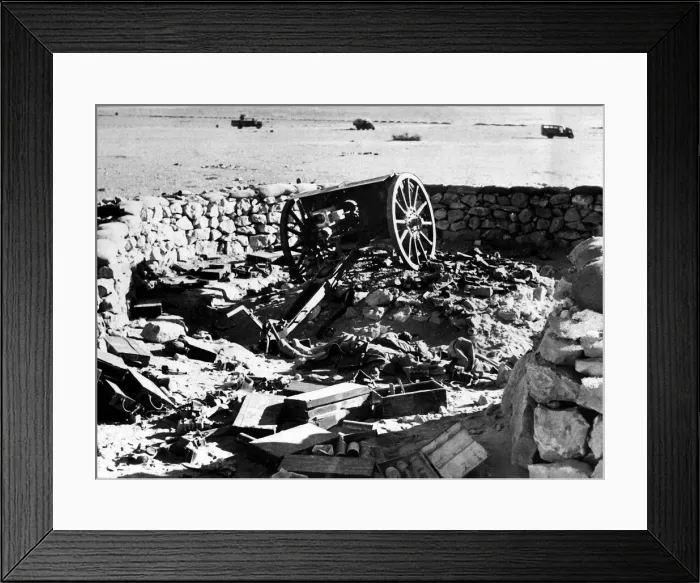 Framed Print : Desert gun position deserted by Italians soldiers 1941 North African desert WW2 Framed Print : Desert gun position deserted by Italians soldiers 1941 North African desert WW2