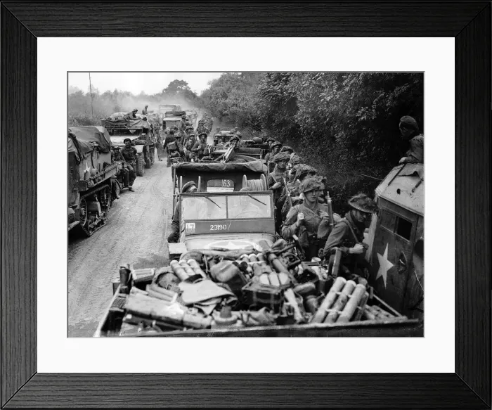 Framed Print : WW2 British soldiers arrive in Normandy 1944 Framed Print : WW2 British soldiers arrive in Normandy 1944