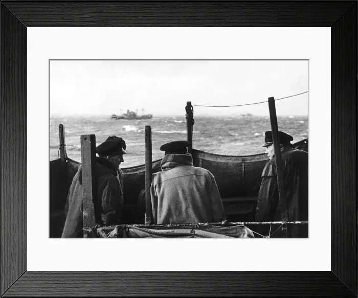 Framed Print : WW2 Captain and his crew keep watch from the bridge of a ship in an Atlantic convoy Framed Print : WW2 Captain and his crew keep watch from the bridge of a ship in an Atlantic convoy