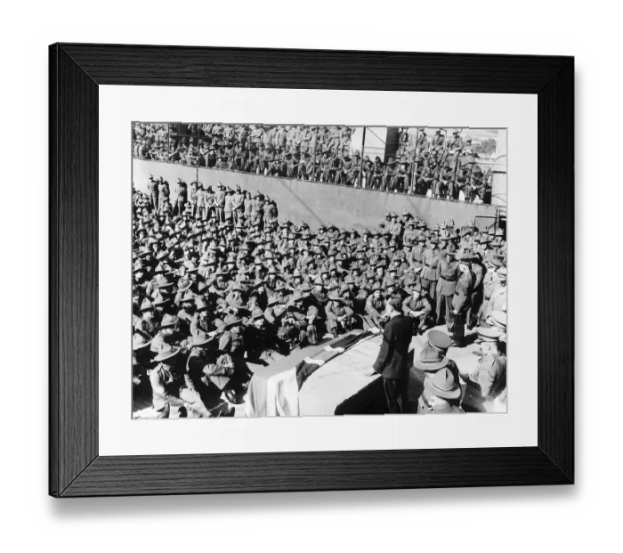 Framed Print : Australian and New Zealand forces ANZACS arrive at a British port to join the Allies