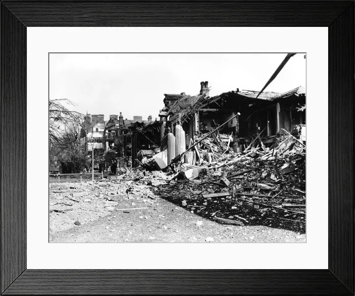 Framed Print : An old folks home in Hull lies in ruins after being bombed during a WW2 air raid 1941 Framed Print : An old folks home in Hull lies in ruins after being bombed during a WW2 air raid 1941
