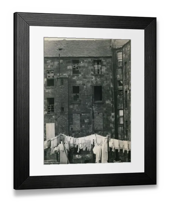 Framed Print : Housing slums in the Dalmarnock district of Glasgow The deralict tenament housing