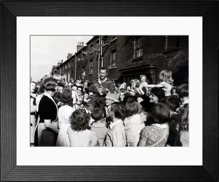 Framed Print : 30 Year old Private Jim Kavangh of Edward Street Birmingham could not get home for VJ Day Framed Print : 30 Year old Private Jim Kavangh of Edward Street Birmingham could not get home for VJ Day