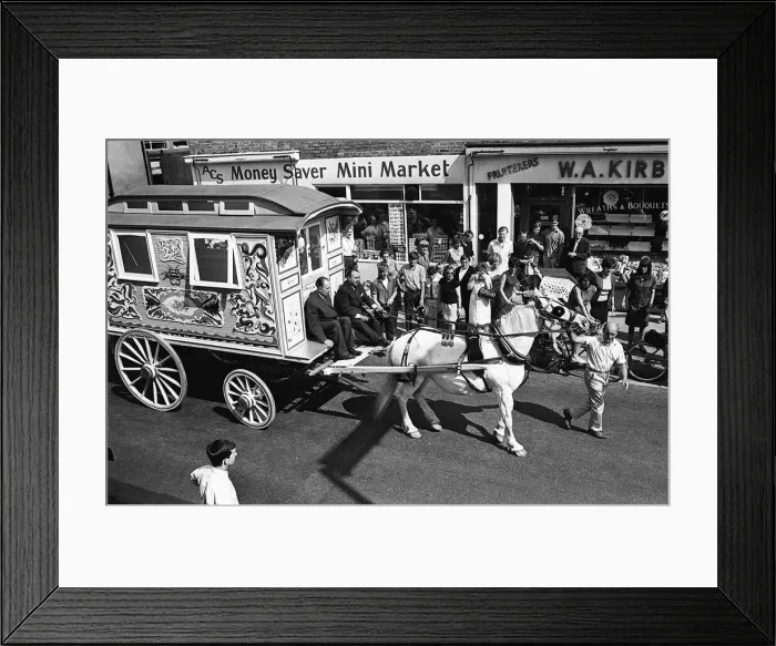 Framed Print : Psychodelic gipsy caravan owned by John Lennon, leaves Chertsey for his home in St Framed Print : Psychodelic gipsy caravan owned by John Lennon, leaves Chertsey for his home in St