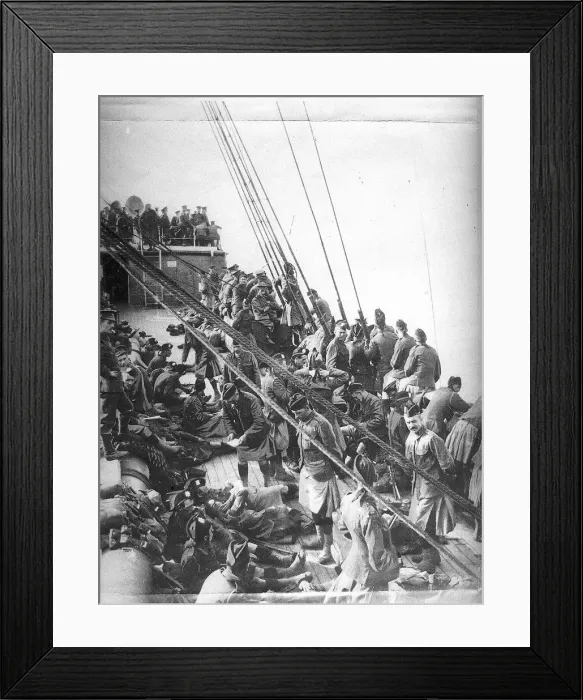Framed Print : British soldiers on a troopship on the way to France during World War One Framed Print : British soldiers on a troopship on the way to France during World War One