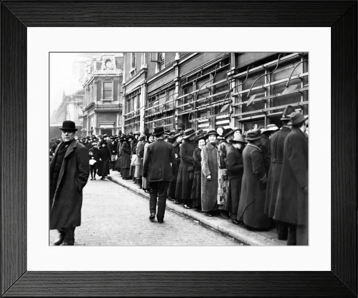 Framed Print : World War One WWI Food Shortage. Meat queues at Smithfield meat market in London Framed Print : World War One WWI Food Shortage. Meat queues at Smithfield meat market in London