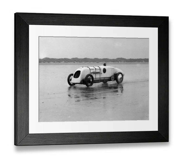 Framed Print : Mr J G P Thomas in his Thomas Special 400h. p car on Pendine Sands in South Wales