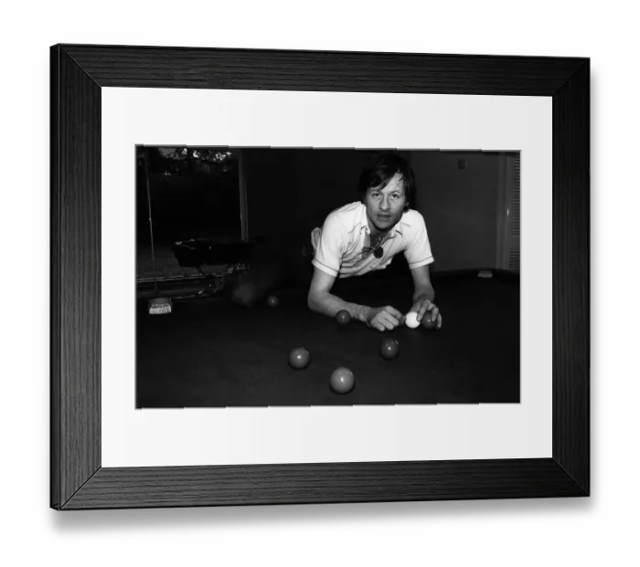 Framed Print : Alex Higgins World Snooker champion at his home 1982 sets up the balls on his