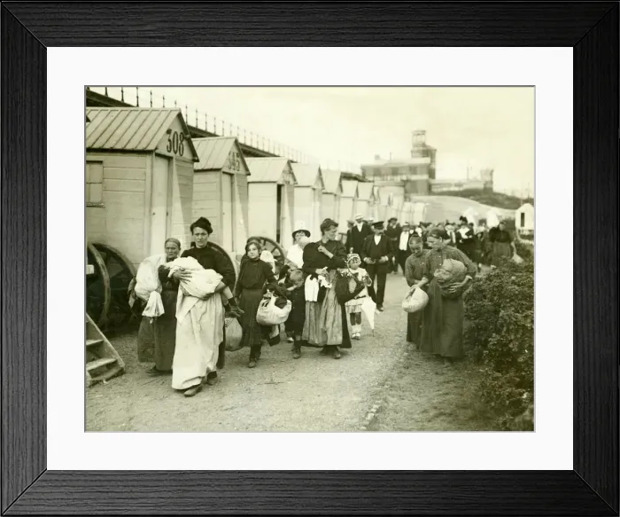 Framed Print : Belgian Women refugees carrying their belongins arriving in the belguim town of Ostend