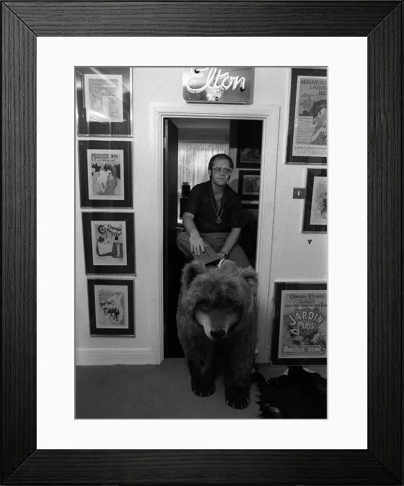 Framed Print : Sir Elton John in his new £50, 000 mansion in Camberley