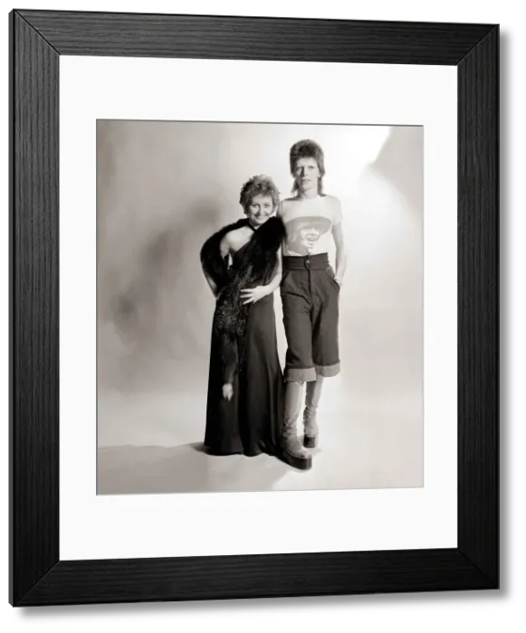 Framed Print : David Bowie and Lulu - December 1973 Framed Print : David Bowie and Lulu - December 1973