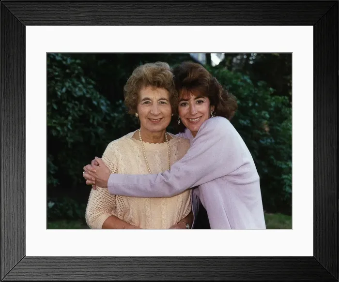 Framed Print : Maureen Lipman actress with her mother December 1989 Framed Print : Maureen Lipman actress with her mother December 1989