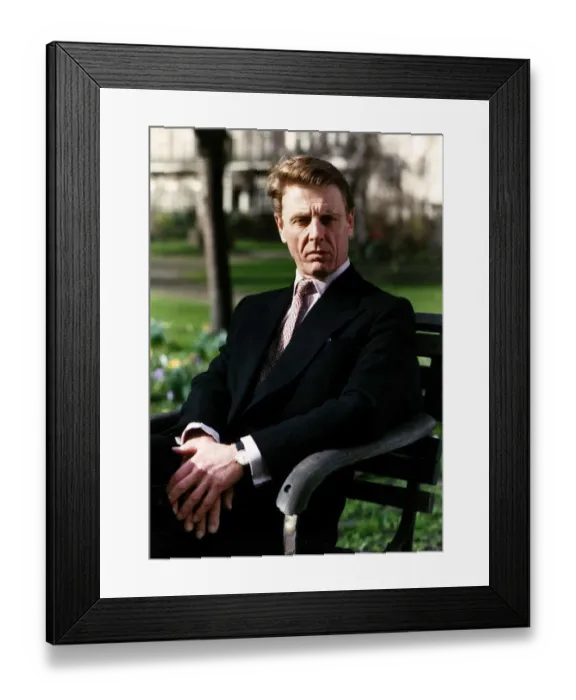 Framed Print : Edward Fox actor sitting on a park bench - September 1989 Framed Print : Edward Fox actor sitting on a park bench - September 1989