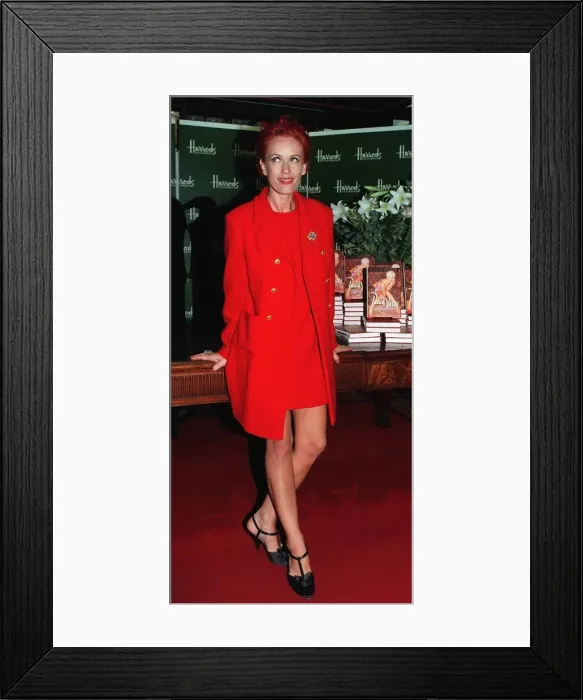 Framed Print : Paula Yates TV Presenter - book signing at the Harrods Store in London Framed Print : Paula Yates TV Presenter - book signing at the Harrods Store in London