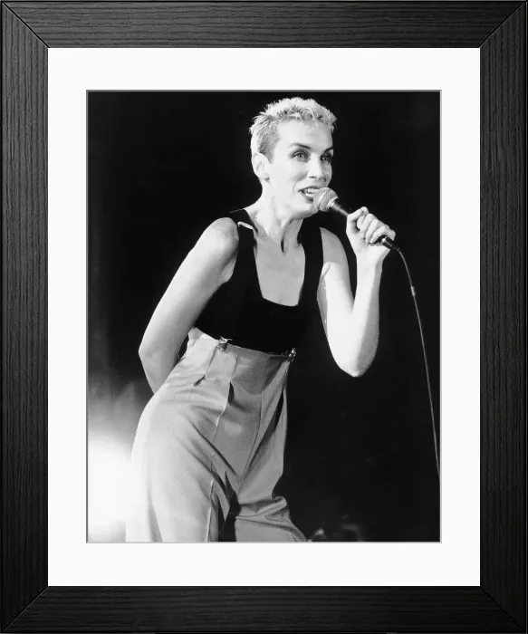 Framed Print : Eurythmics star Annie Lennox in concert at a beachside gig Framed Print : Eurythmics star Annie Lennox in concert at a beachside gig