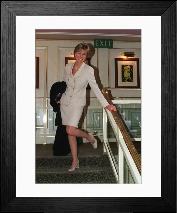 Framed Print : Jill Dando TV presenter at an awards ceremony in Grosvenor House Hotel