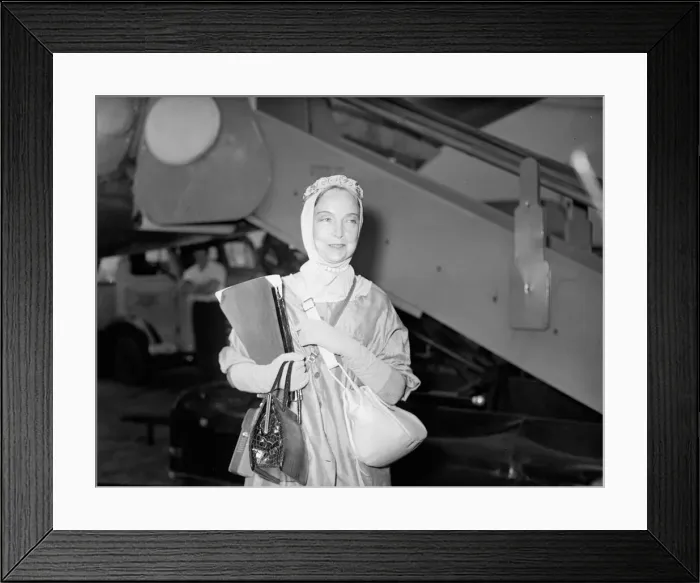 Framed Print : Lillian Gish in London holding a script August 1957 Framed Print : Lillian Gish in London holding a script August 1957